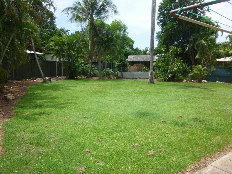 8 Dongara Cres, Karama NT 0812