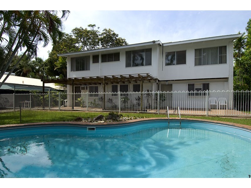 Coconut Grove NT 0810