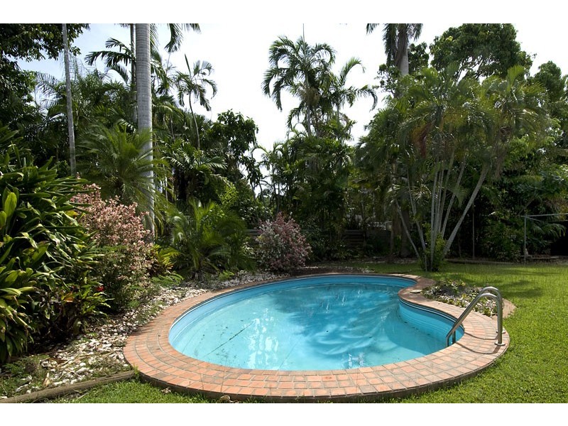 Coconut Grove NT 0810