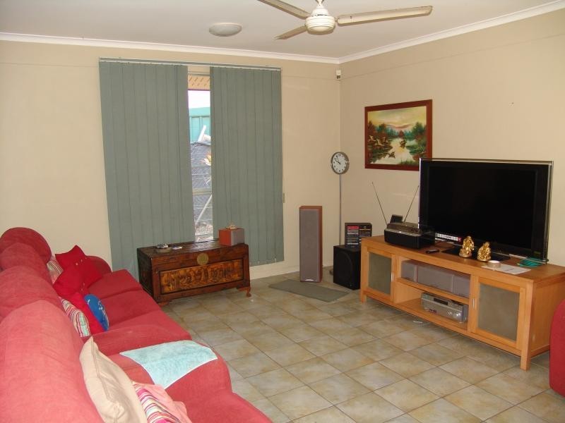4 James circuit, Woodroffe NT 0830