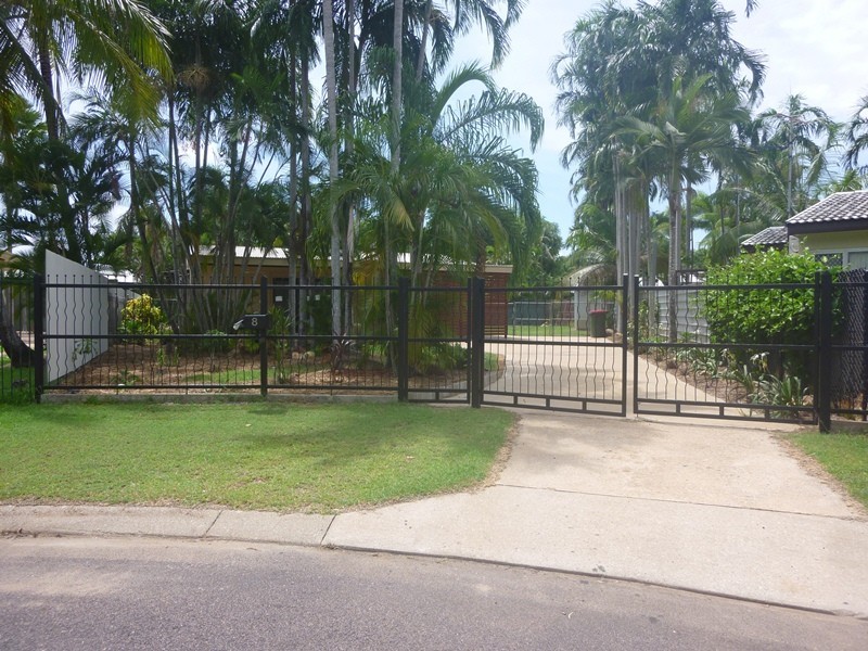 8 Dongara Cres, Karama NT 0812