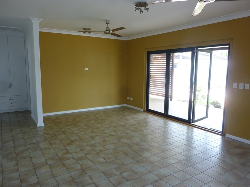 8 Dongara Cres, Karama NT 0812