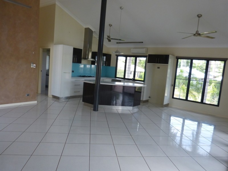 1 Wood Cres, Rosebery NT 0832