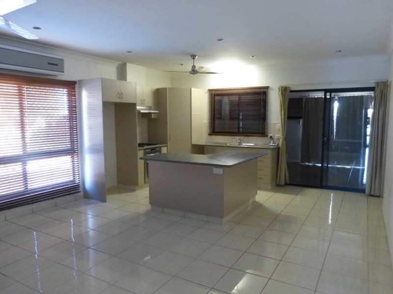 8 Davis Crt, Rosebery NT 0832