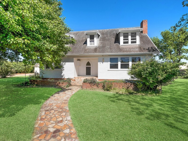 8 Burrundulla Ave, Mudgee NSW 2850