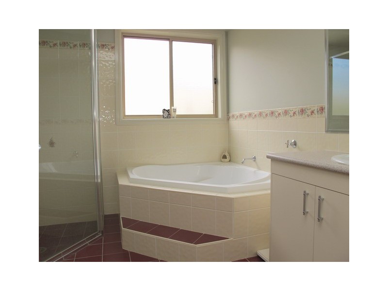 4 Glenayr Close, Mudgee NSW 2850