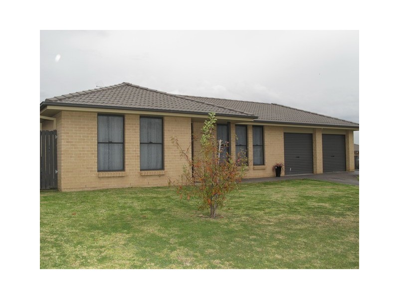 24 White Circle, Mudgee NSW 2850