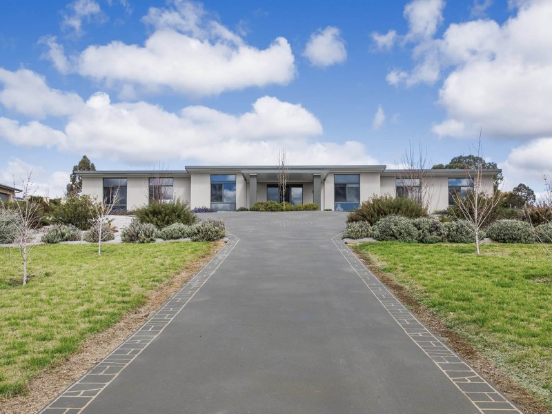 32 Robert Hoddle Grove, Mudgee NSW 2850