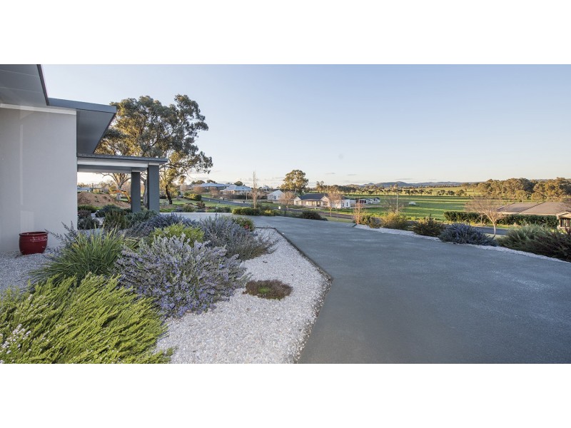32 Robert Hoddle Grove, Mudgee NSW 2850