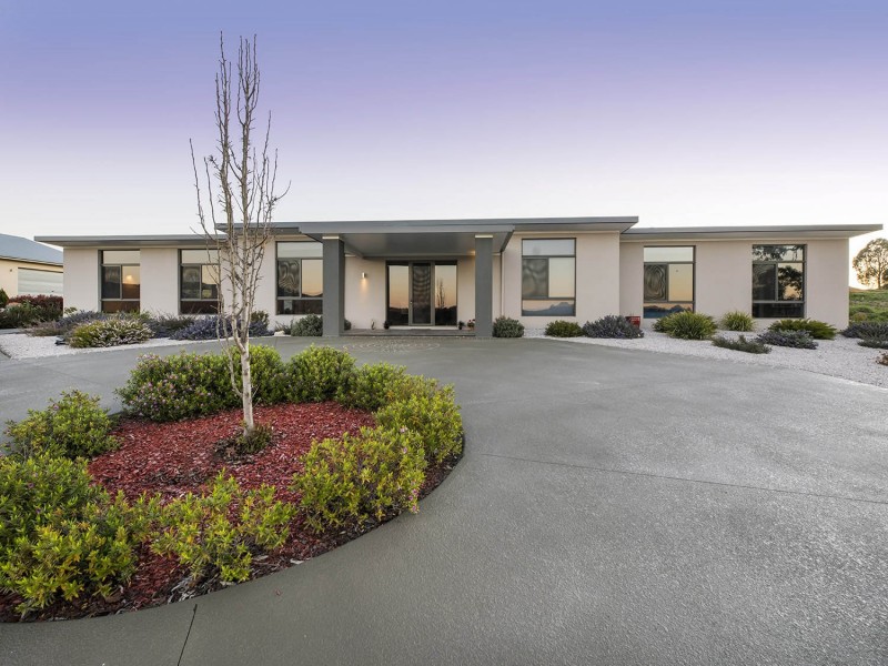 32 Robert Hoddle Grove, Mudgee NSW 2850