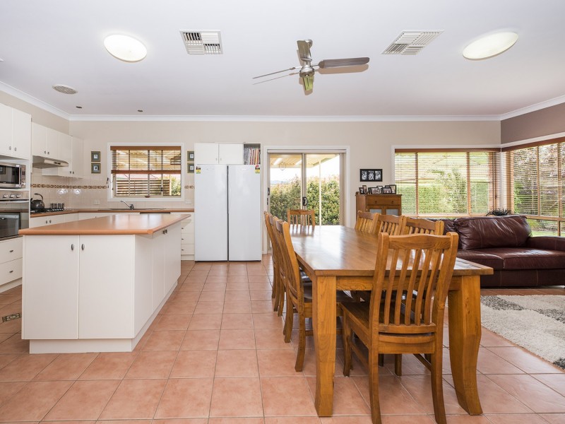 4 Woodside Close, Mudgee NSW 2850