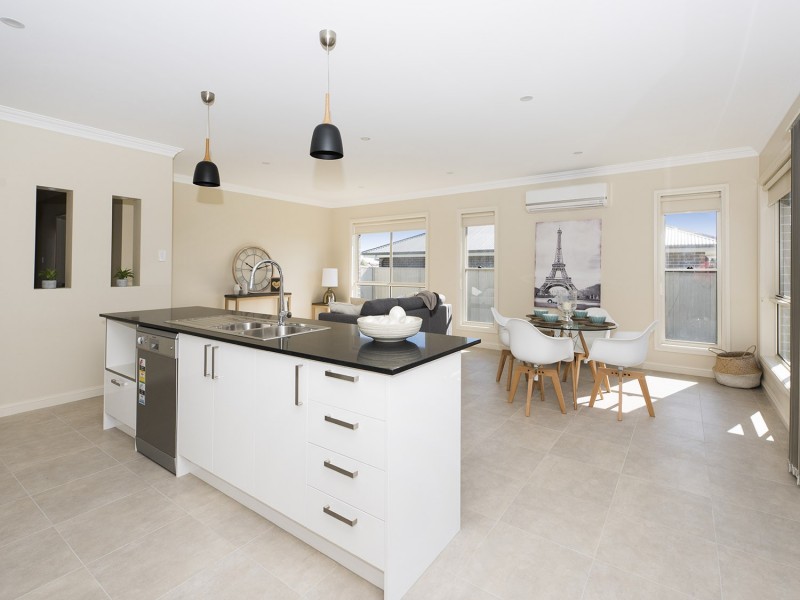 8 Charles Lester Place, Mudgee NSW 2850