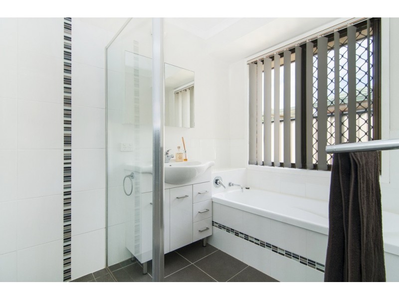 17 Hawkins Street, Springwood QLD 4127