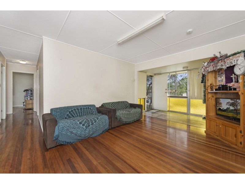 22 Whitey Street, Woodridge QLD 4114