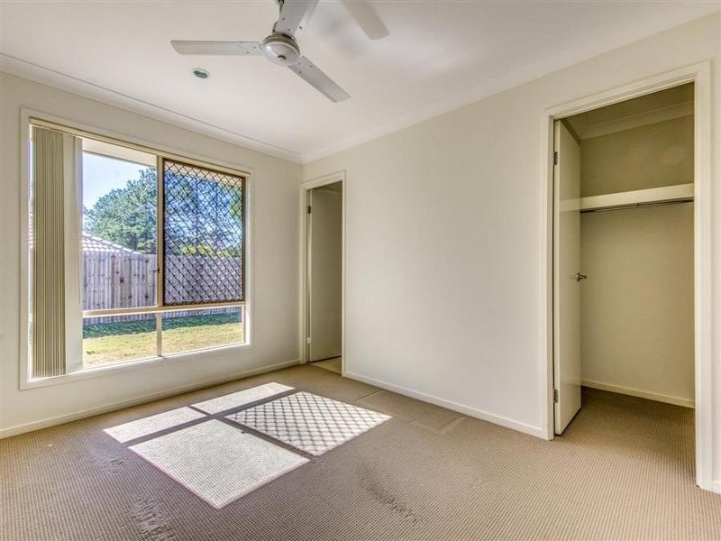 10 LACHLAN LANE, Hillcrest QLD 4118
