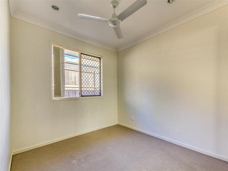 10 LACHLAN LANE, Hillcrest QLD 4118