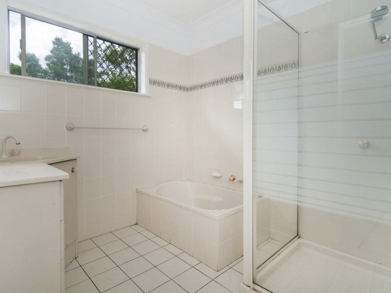 3 BRIGGS ROAD, Springwood QLD 4127