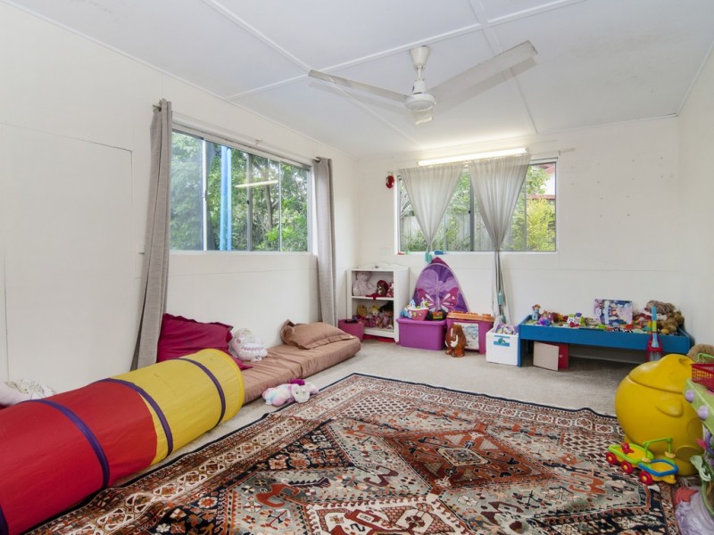 3 BRIGGS ROAD, Springwood QLD 4127
