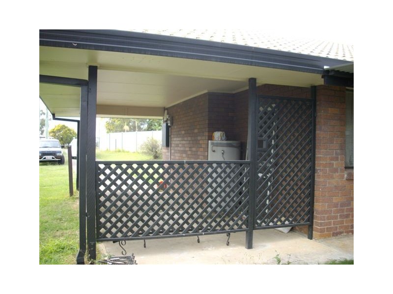 10 Brizzle St, Goodna QLD 4300