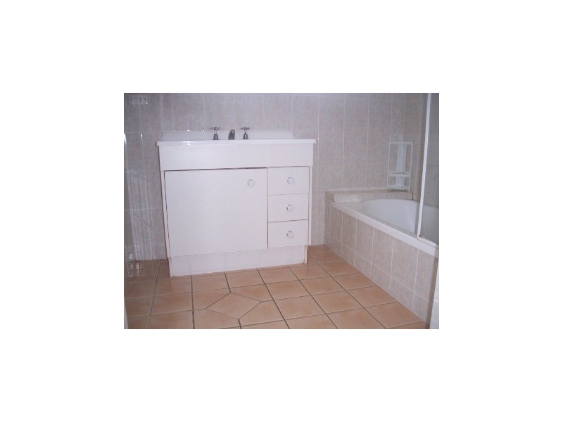 64 Chalfont Street, Salisbury QLD 4107