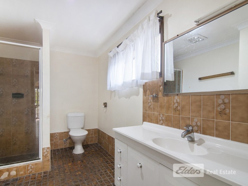 63 Farringdon Street, Robertson QLD 4109