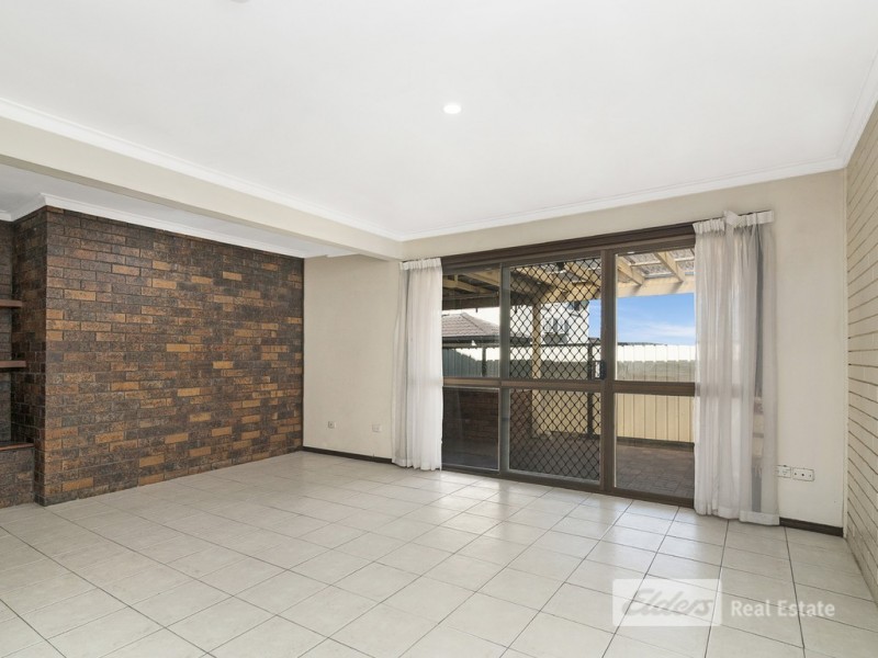 63 Farringdon Street, Robertson QLD 4109