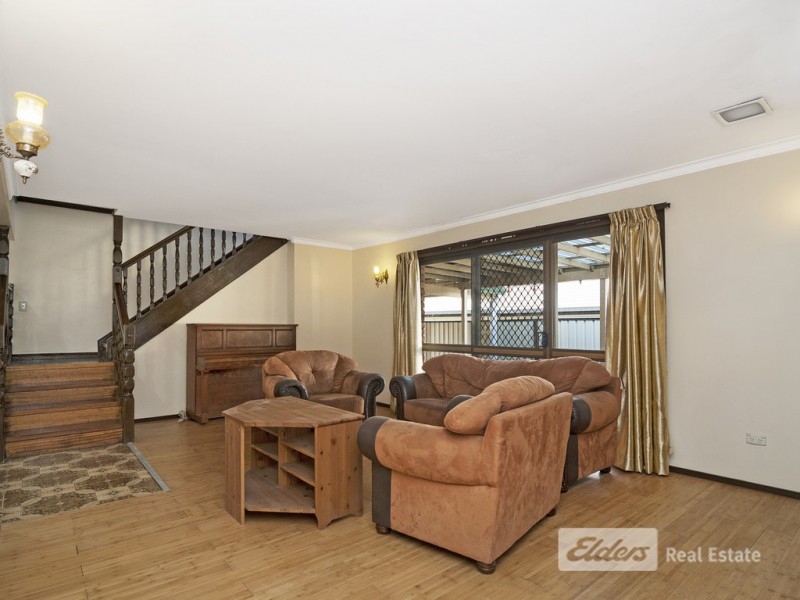 63 Farringdon Street, Robertson QLD 4109