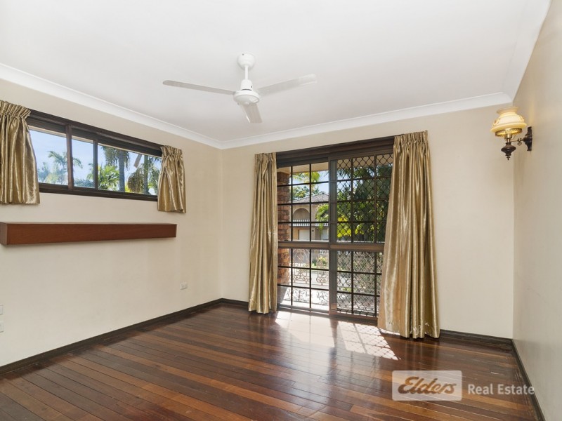 63 Farringdon Street, Robertson QLD 4109