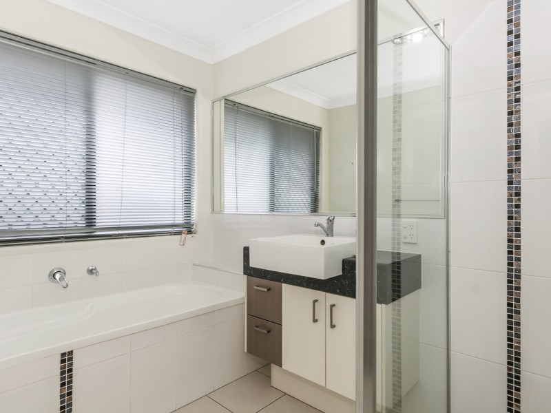 11 WILDWOOD CRESCENT, Flagstone QLD 4280