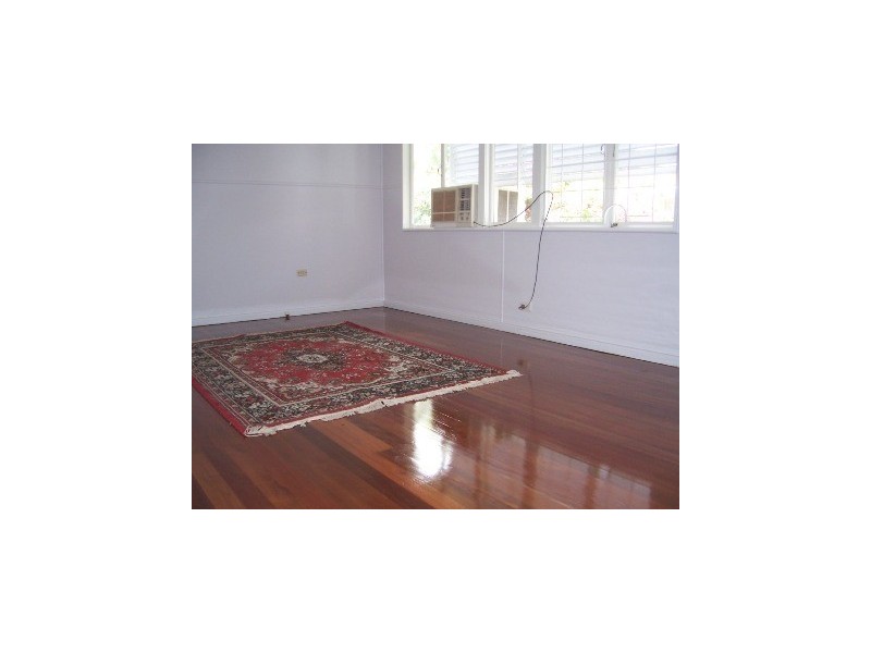 64 CHALFONT, Salisbury QLD 4107