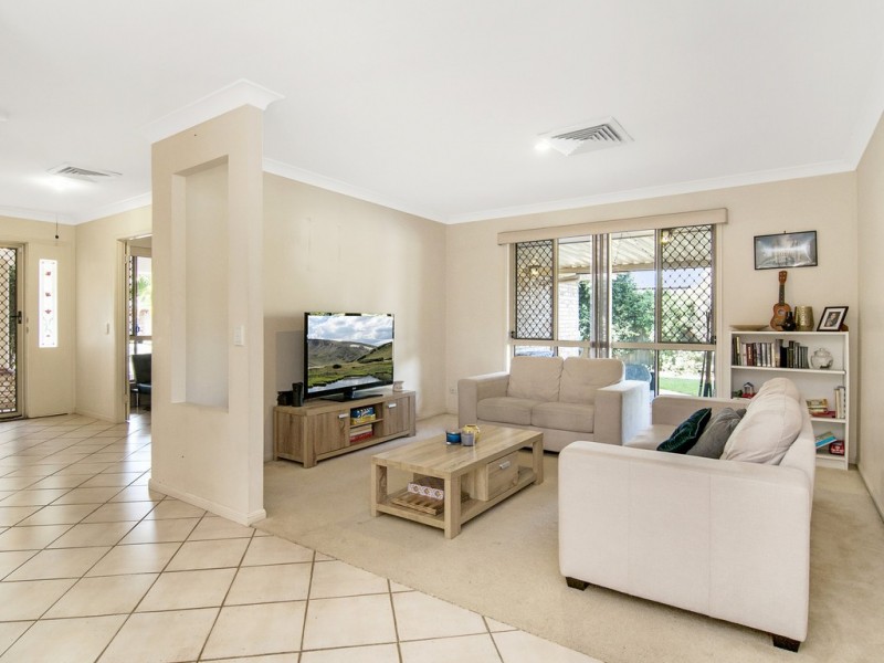 12 Chestnut Place, Calamvale QLD 4116