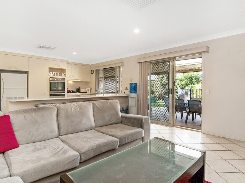 12 Chestnut Place, Calamvale QLD 4116