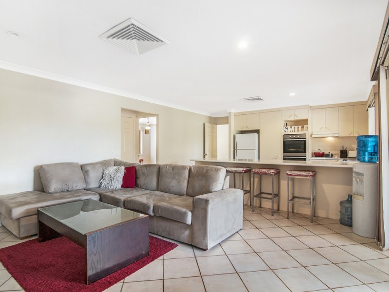 12 Chestnut Place, Calamvale QLD 4116