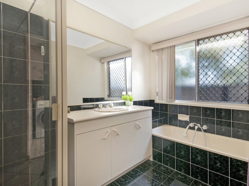 12 Chestnut Place, Calamvale QLD 4116