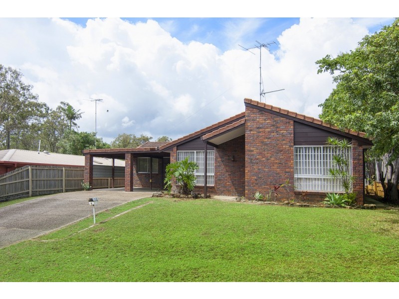 4 LERU STREET, Mansfield QLD 4122