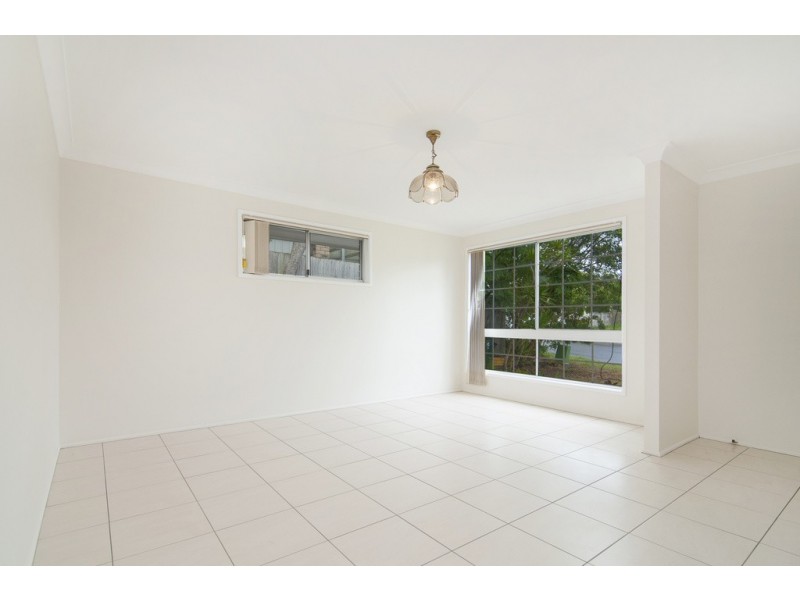 4 LERU STREET, Mansfield QLD 4122