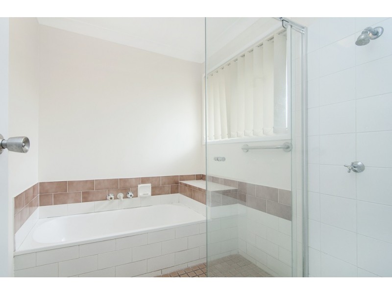 4 LERU STREET, Mansfield QLD 4122