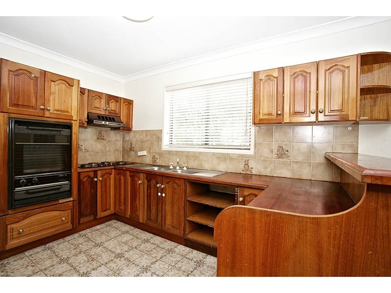 105 Meadowlands Road, Carindale QLD 4152