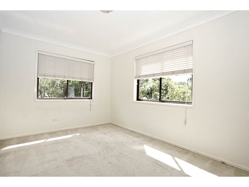 105 Meadowlands Road, Carindale QLD 4152