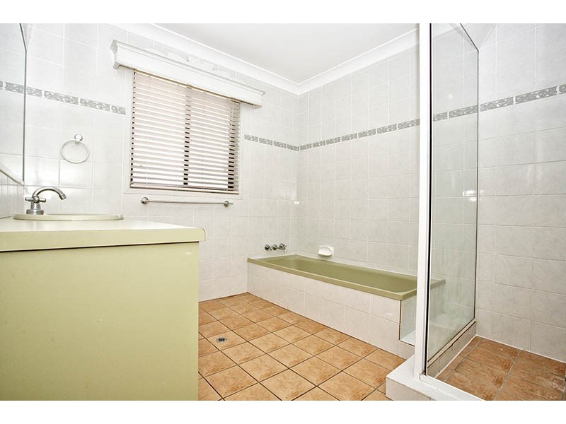 105 Meadowlands Road, Carindale QLD 4152