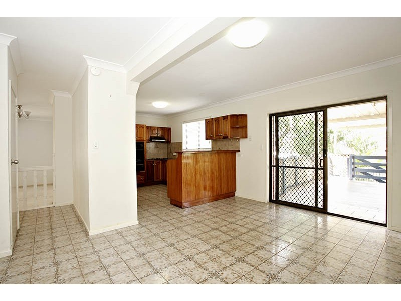 105 Meadowlands Road, Carindale QLD 4152