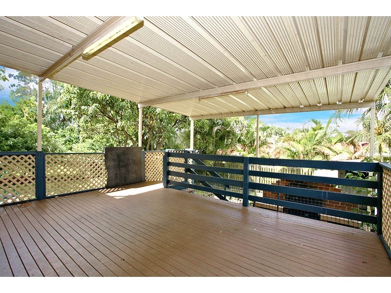 105 Meadowlands Road, Carindale QLD 4152