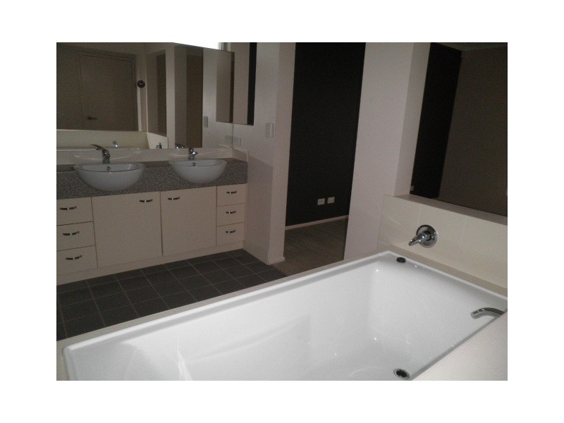 95 Sanctuary Drive, Forest Lake QLD 4078