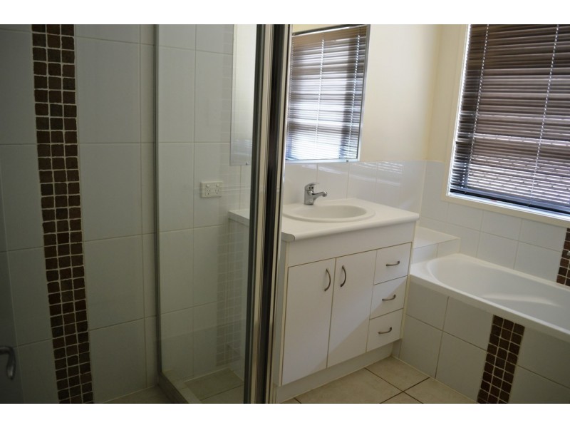 11 Rasmussen Ave, Marsden QLD 4132