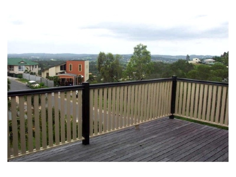 7 Hillside Crescent, Edens Landing QLD 4207