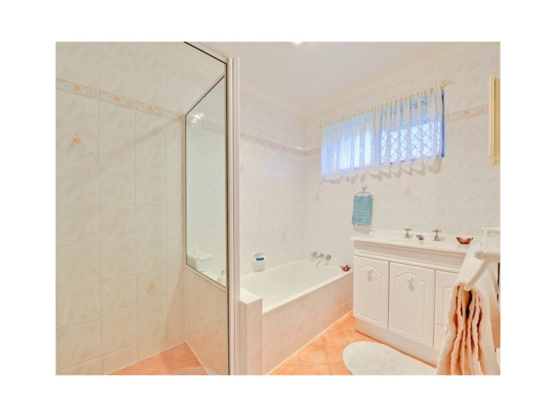 2 Elwyn Court, Springwood QLD 4127