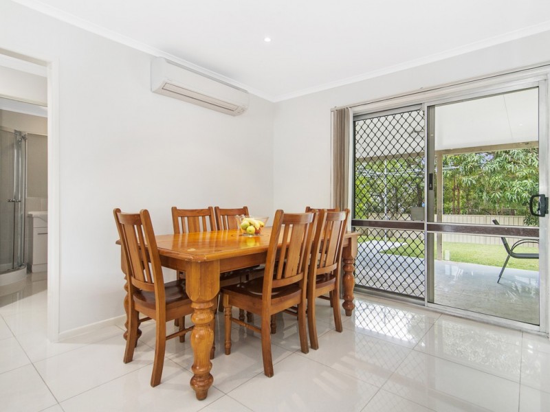 37 WENLOCK CRESCENT, Springwood QLD 4127