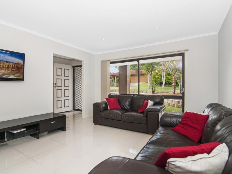 37 WENLOCK CRESCENT, Springwood QLD 4127