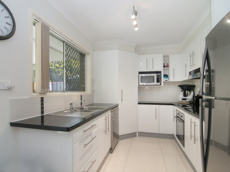 37 WENLOCK CRESCENT, Springwood QLD 4127