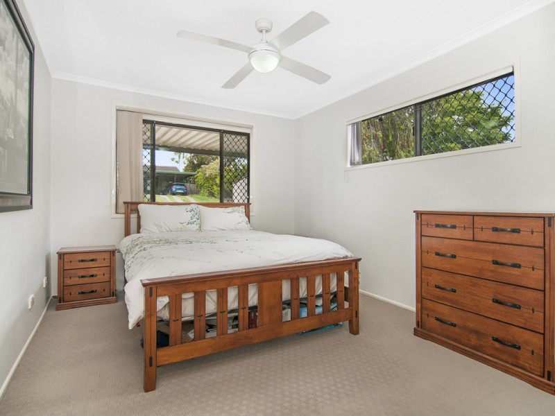 37 WENLOCK CRESCENT, Springwood QLD 4127